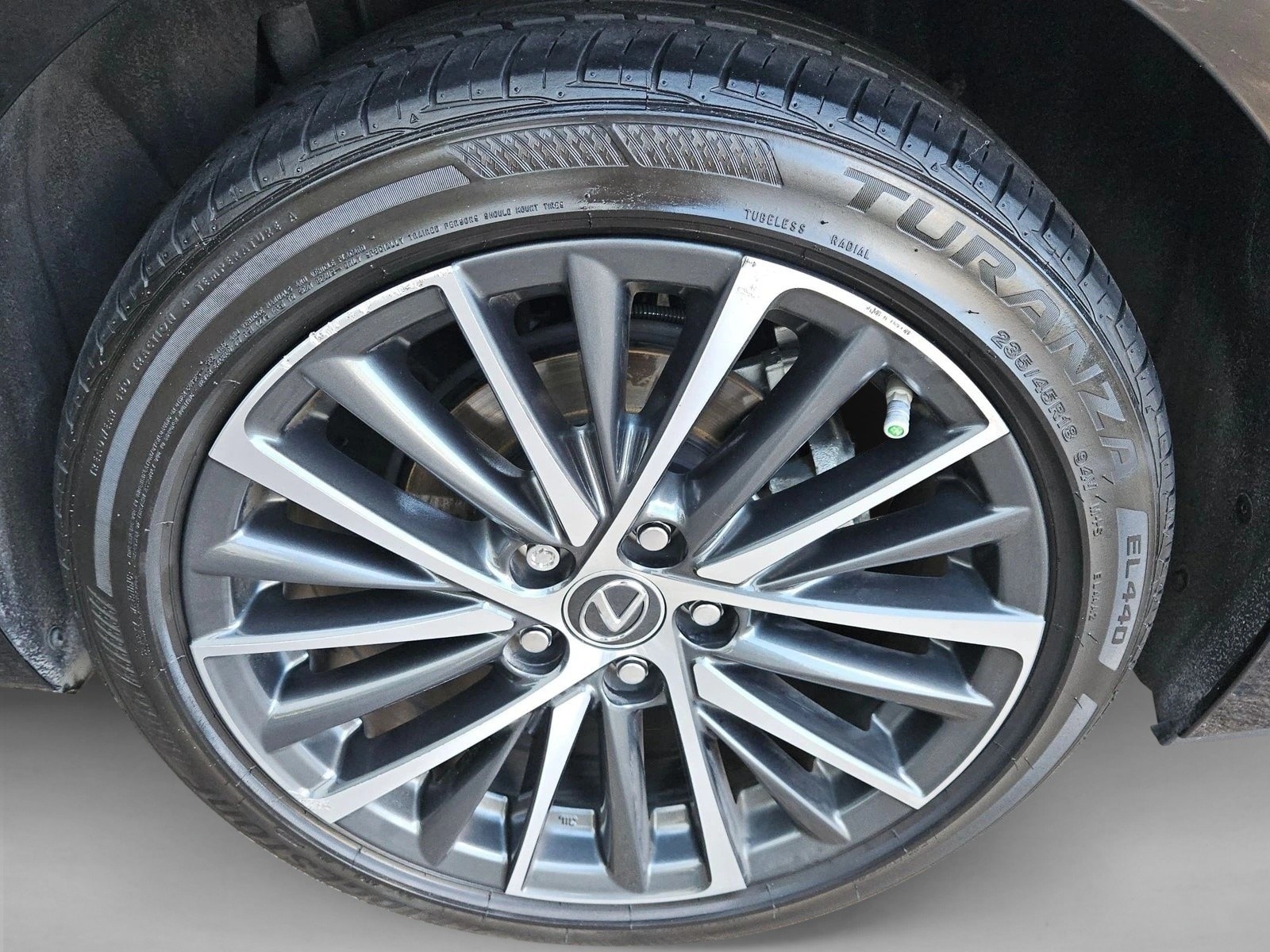 2024 Lexus ES 23