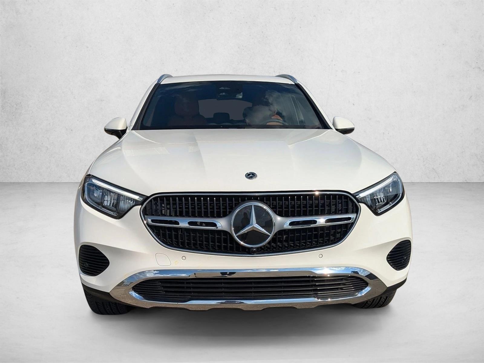 2025 Mercedes Benz GLC 300 photo 2