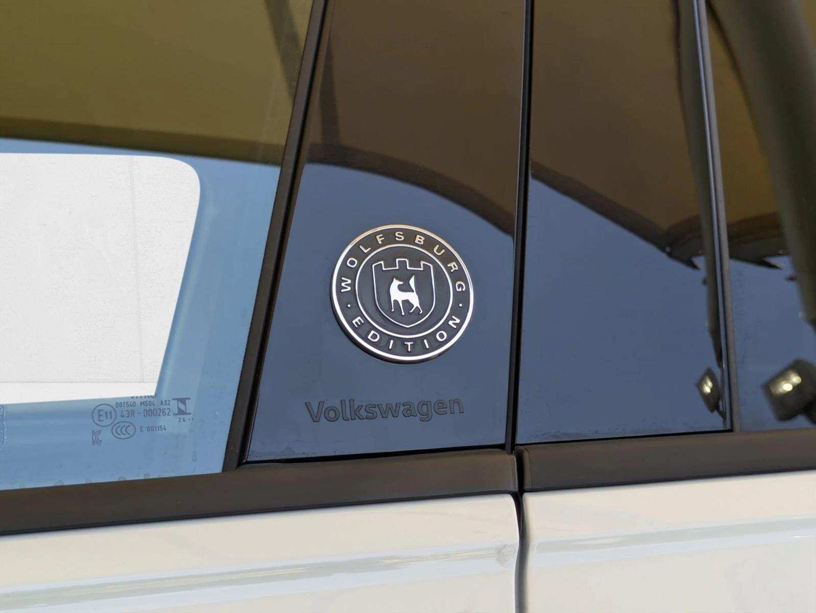 2024 Volkswagen Tiguan Wolfsburg Edition photo 2