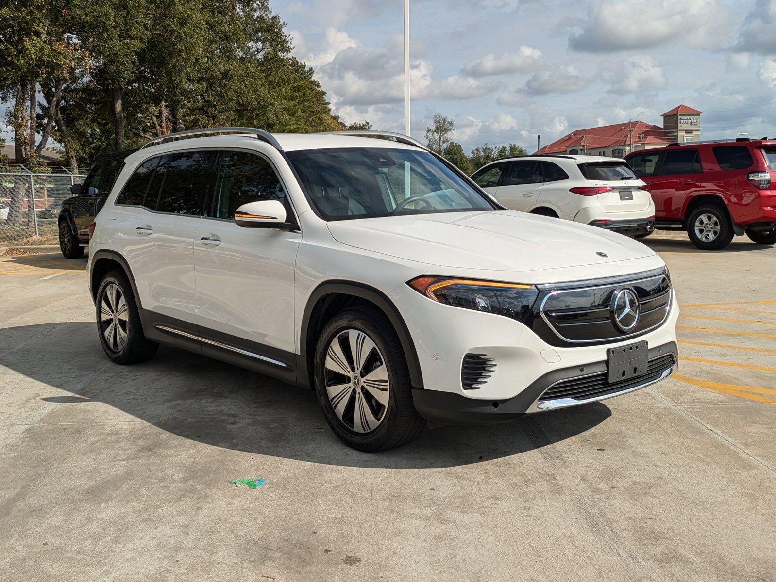 2023 Mercedes Benz EQB 300 4MATIC photo 3