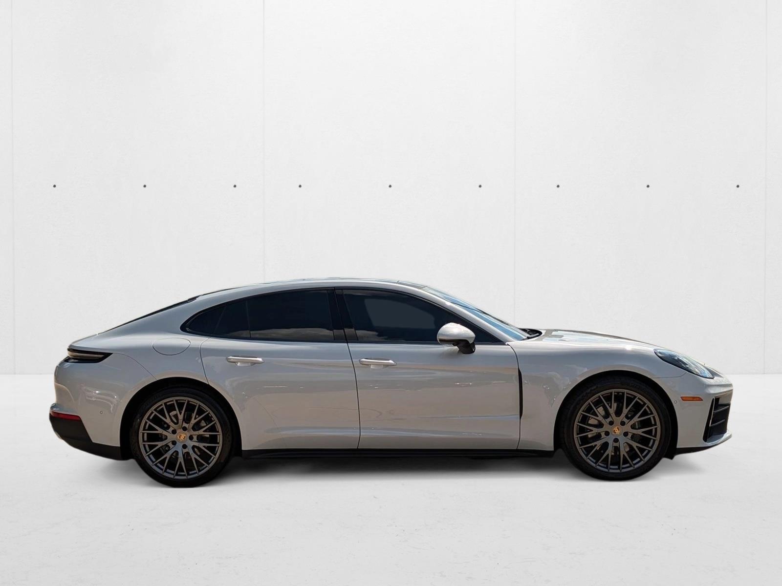 2024 Porsche Panamera 4 photo 2