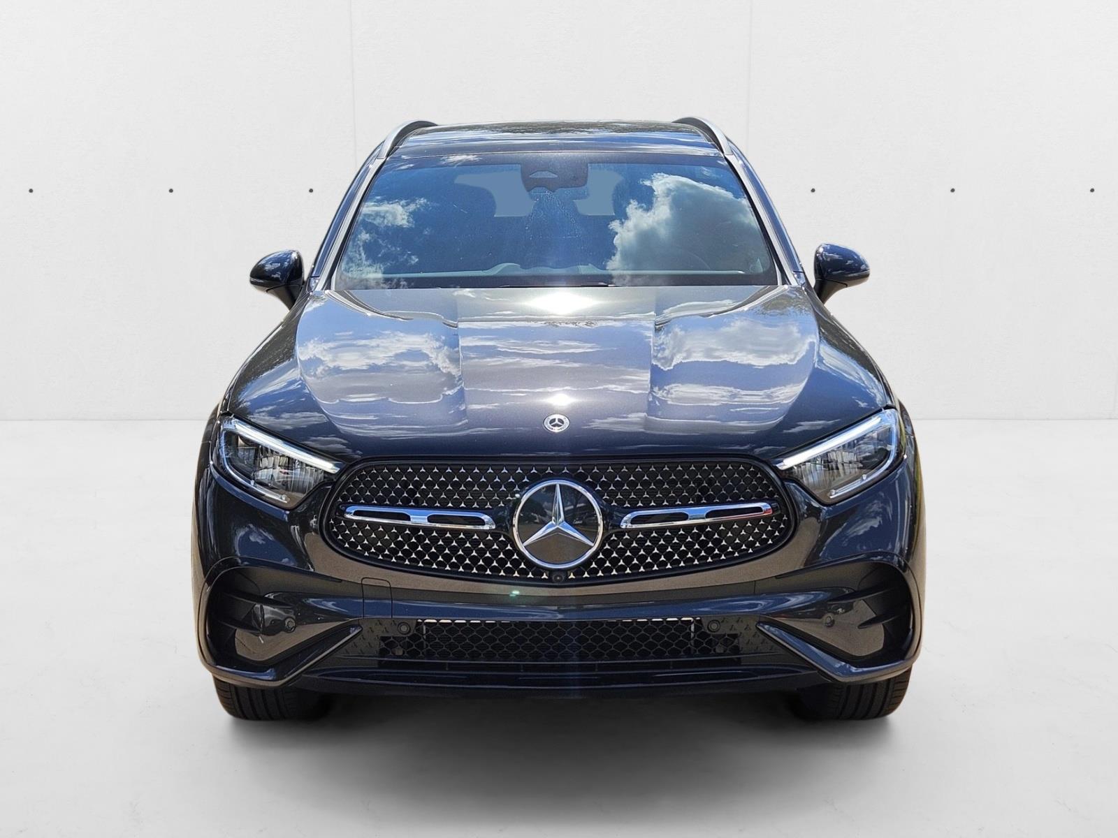 2025 Mercedes Benz GLC 300 AMG photo 2
