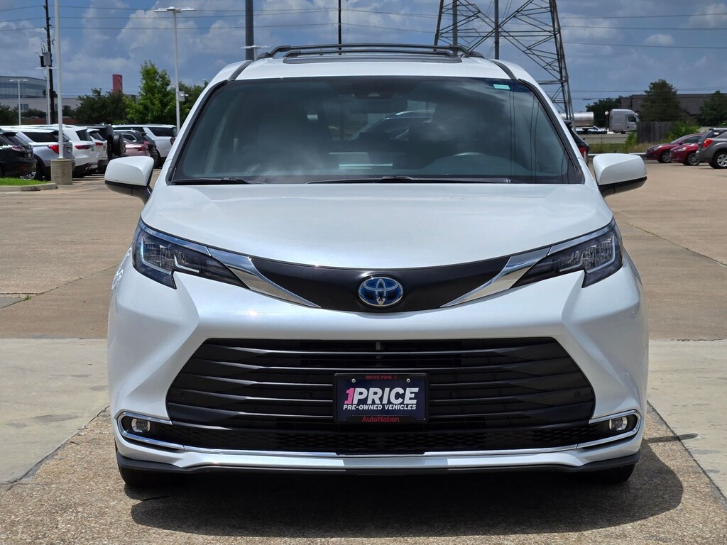Used 2022 Toyota Sienna XLE 8 Passenger Van Passenger Van