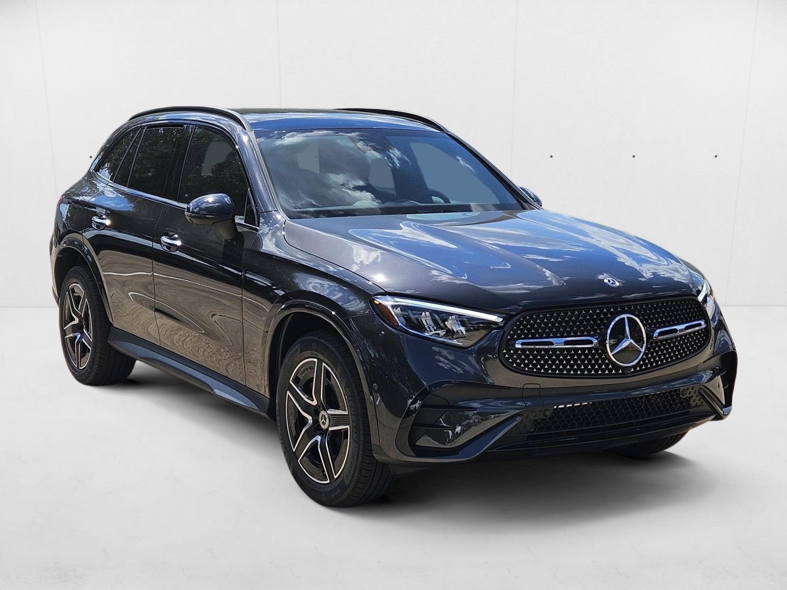2025 Mercedes Benz GLC 300 AMG photo 3