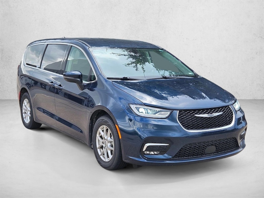 Used 2023 Chrysler Pacifica Touring L Van Passenger Van