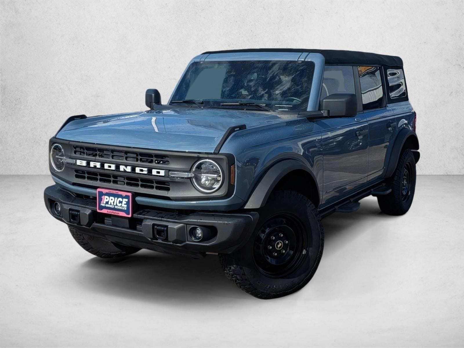 2023 Ford Bronco 4-Door Black Diamond's photo