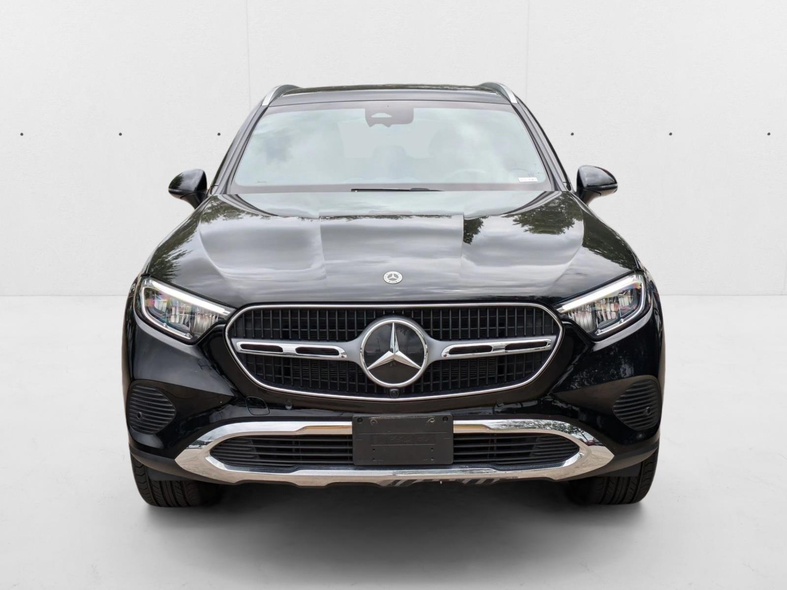 2024 Mercedes Benz GLC 300 photo 2