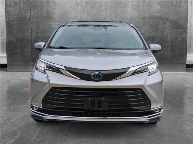 Used 2022 Toyota Sienna XLE with VIN 5TDYRKEC0NS084736 for sale in Houston, TX