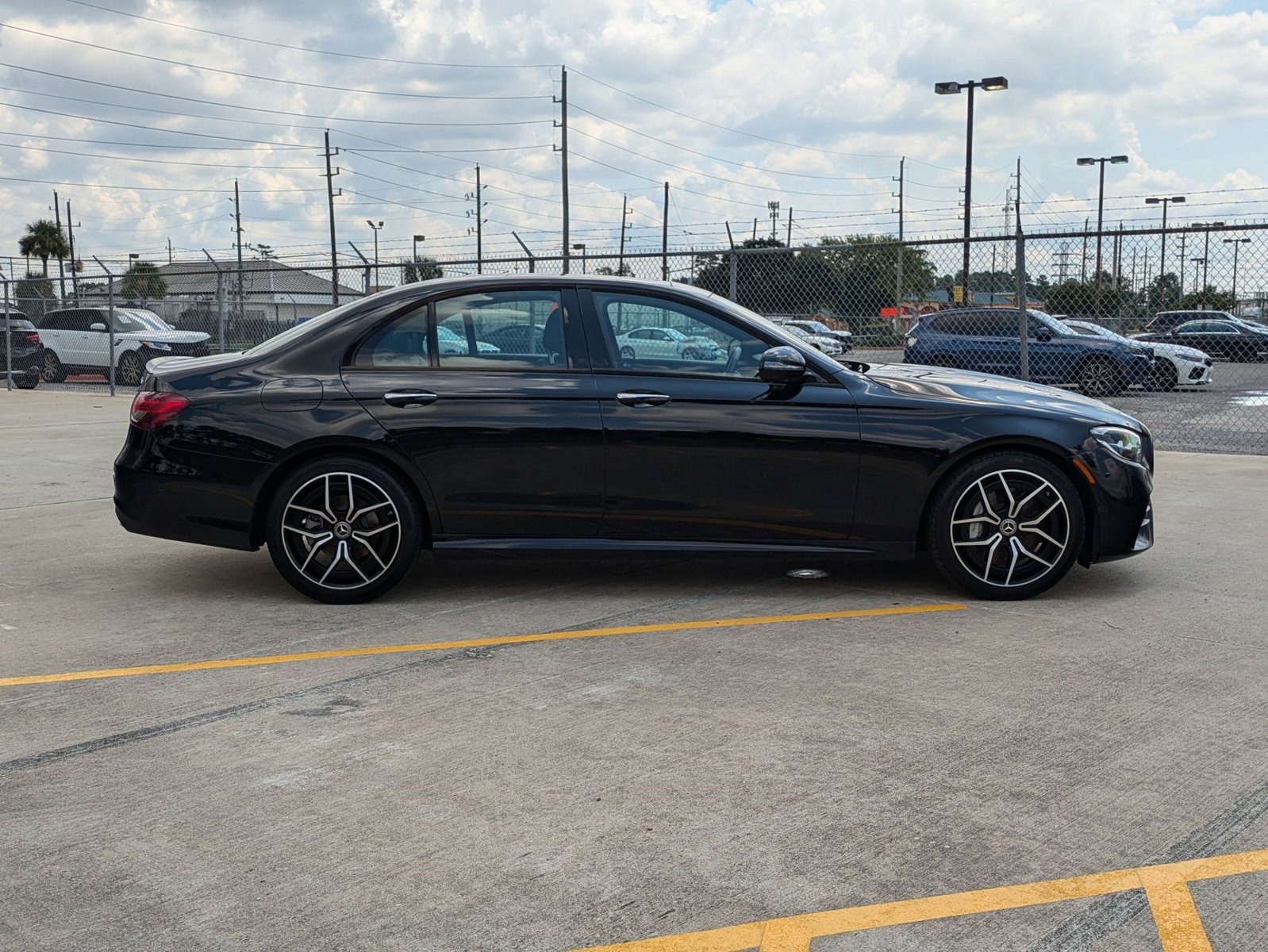 2023 Mercedes Benz E 350 4MATIC photo 4