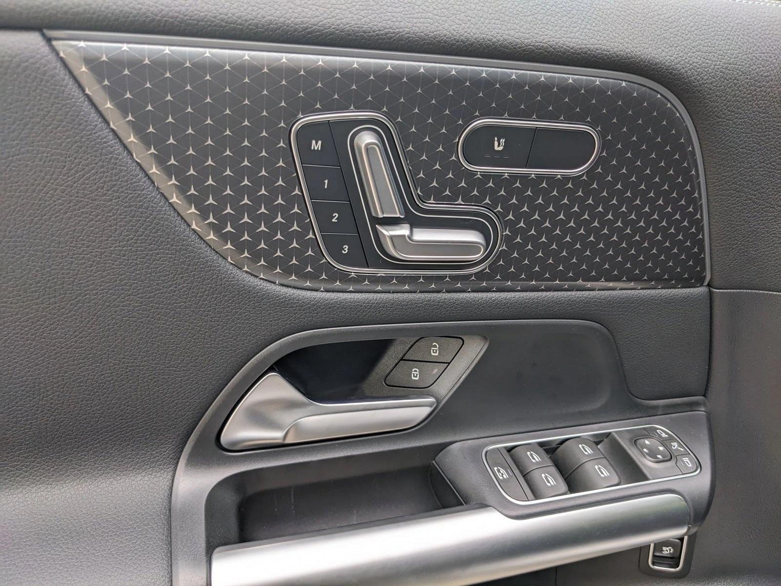 2025 Mercedes Benz GLA 250 photo 4