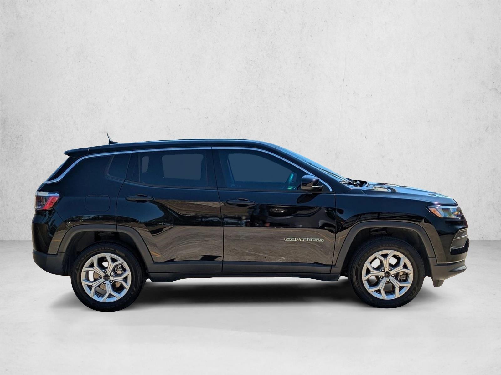 2025 Jeep Compass Sport photo 2