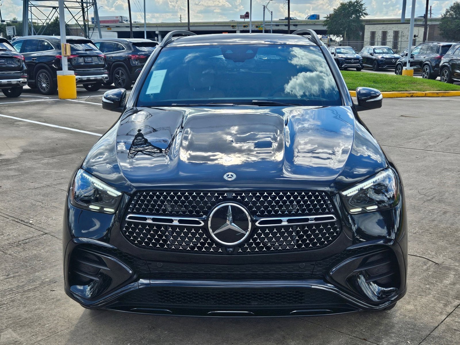 2026 Mercedes Benz GLE 580 4MATIC photo 2