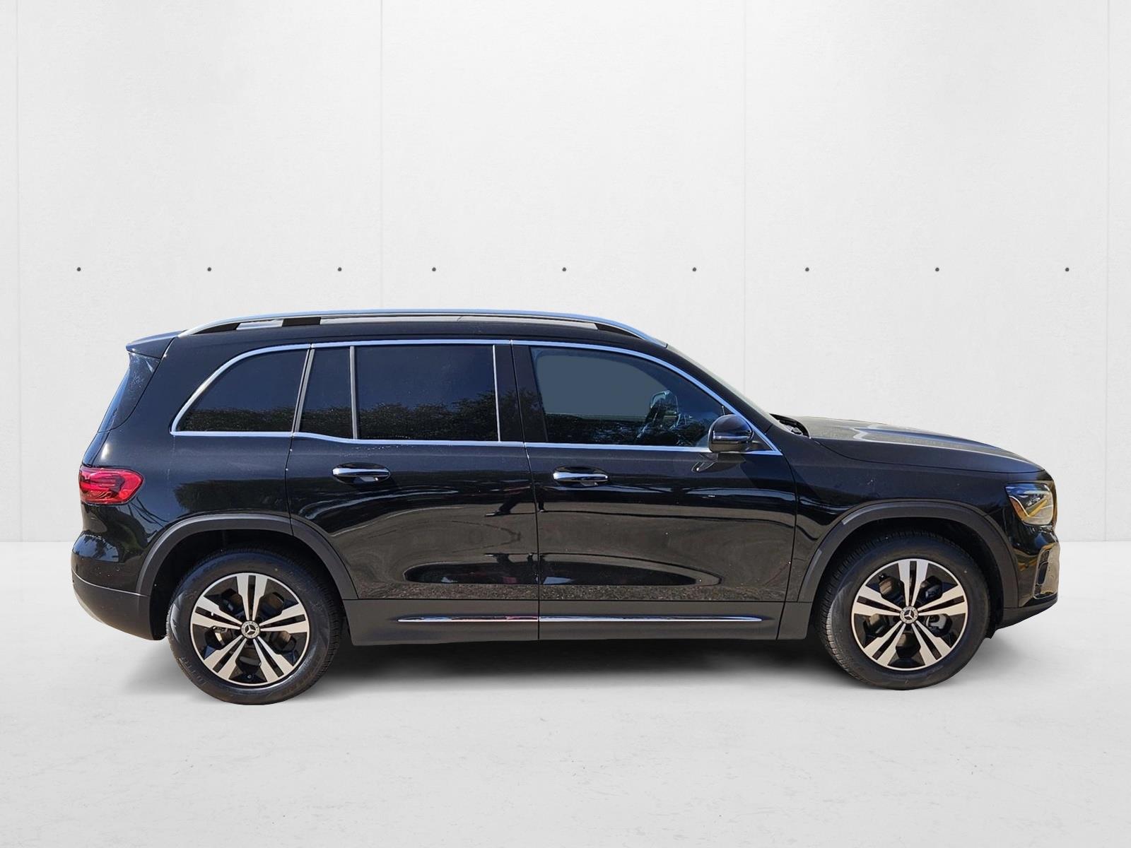 2025 Mercedes Benz GLB 250 photo 2
