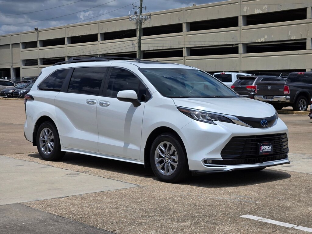 Used 2022 Toyota Sienna XLE 8 Passenger Van Passenger Van