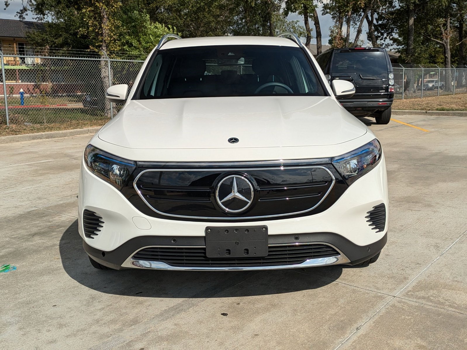 2023 Mercedes Benz EQB 300 4MATIC photo 2