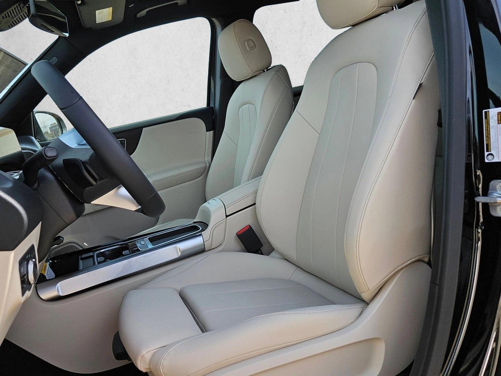 2025 Mercedes Benz GLB 250 photo 4