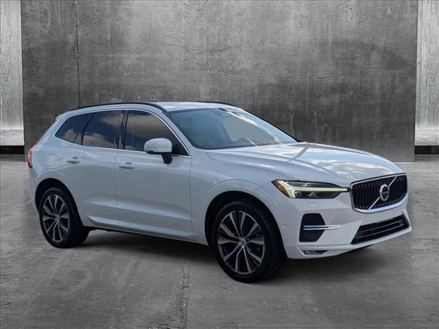 2022 Volvo XC60 B5 Momentum photo 2