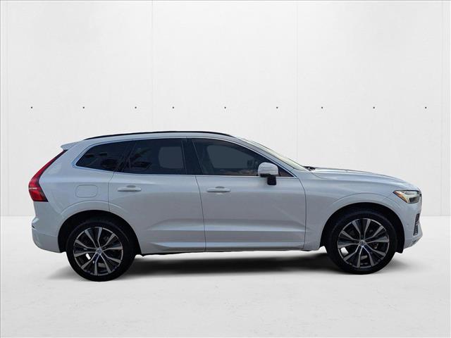 2022 Volvo XC60 B5 Momentum photo 4