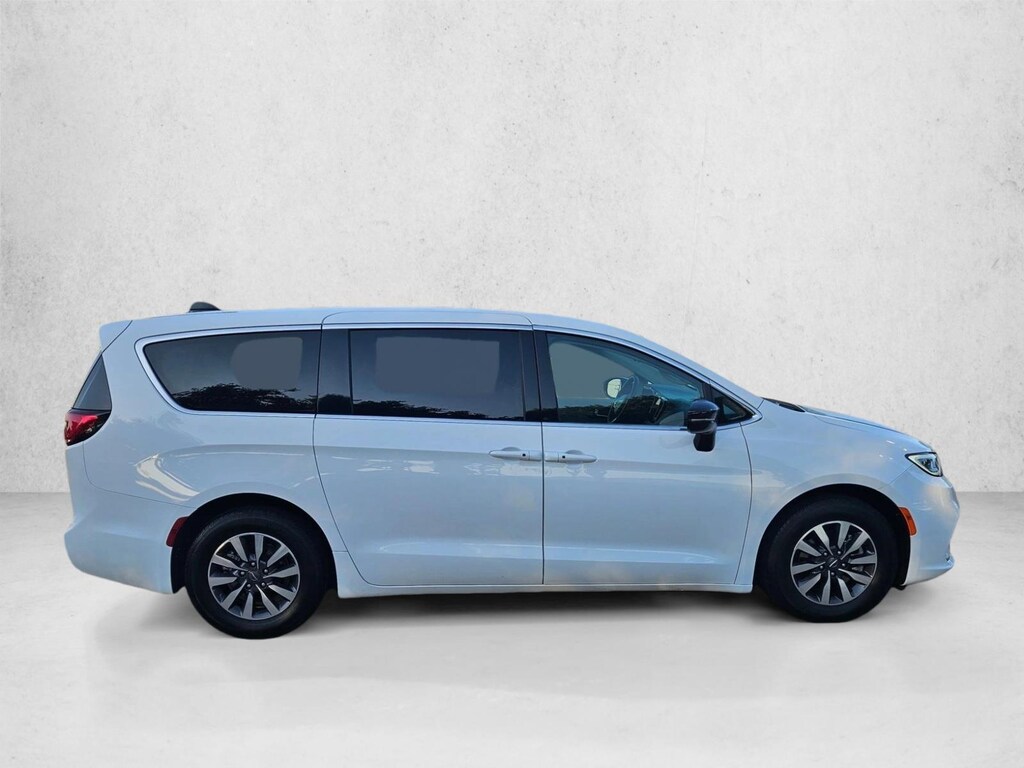 Used 2023 Chrysler Pacifica Touring L Van Passenger Van