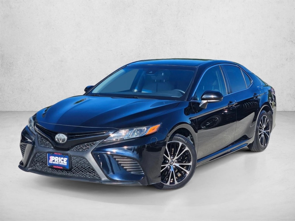 Used 2018 Toyota Camry SE Sedan