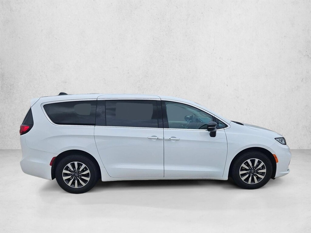 Used 2024 Chrysler Pacifica Select Van Passenger Van
