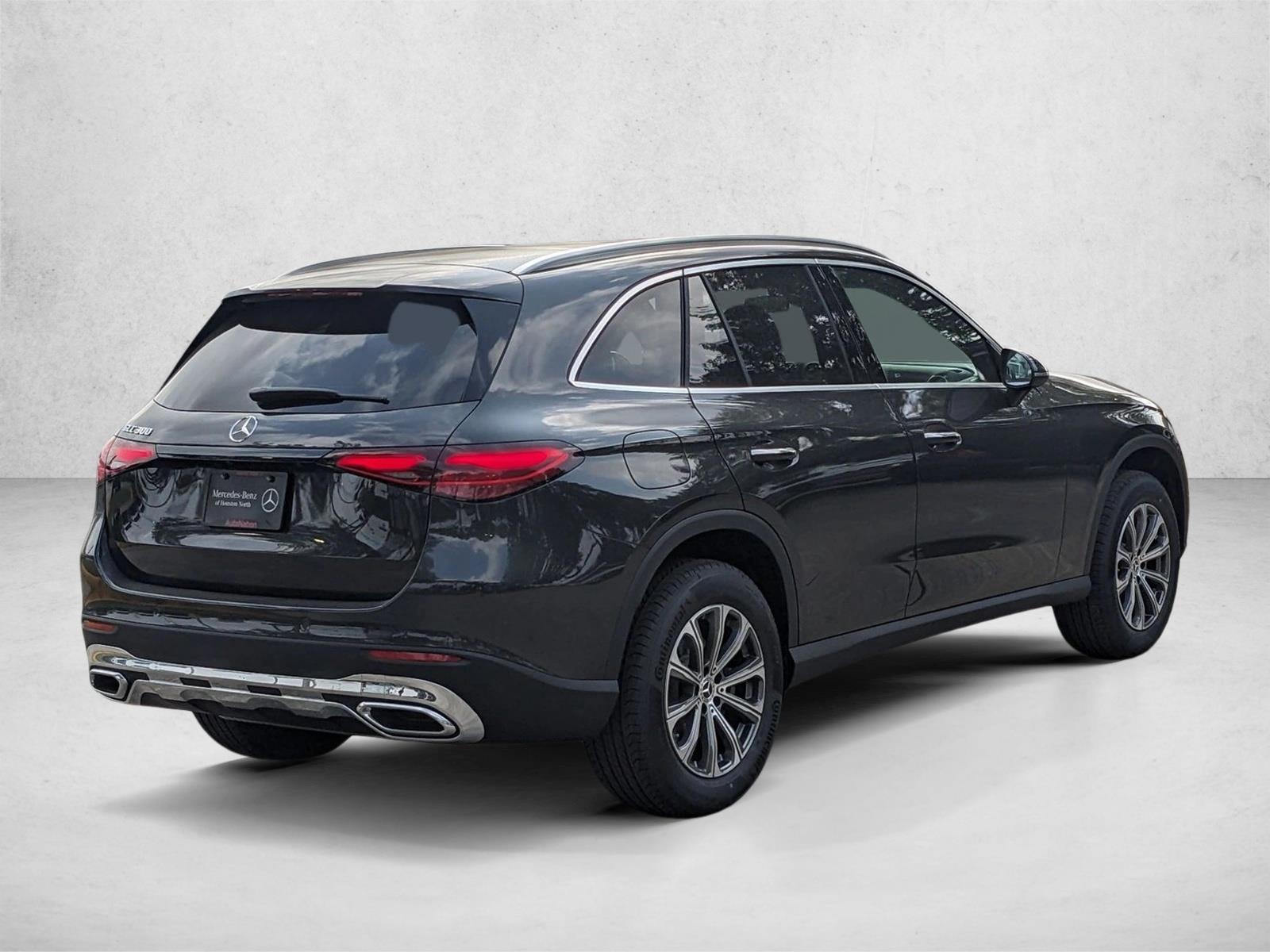 2025 Mercedes Benz GLC 300 photo 2