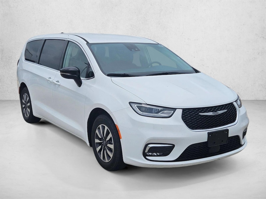 Used 2024 Chrysler Pacifica Select Van Passenger Van
