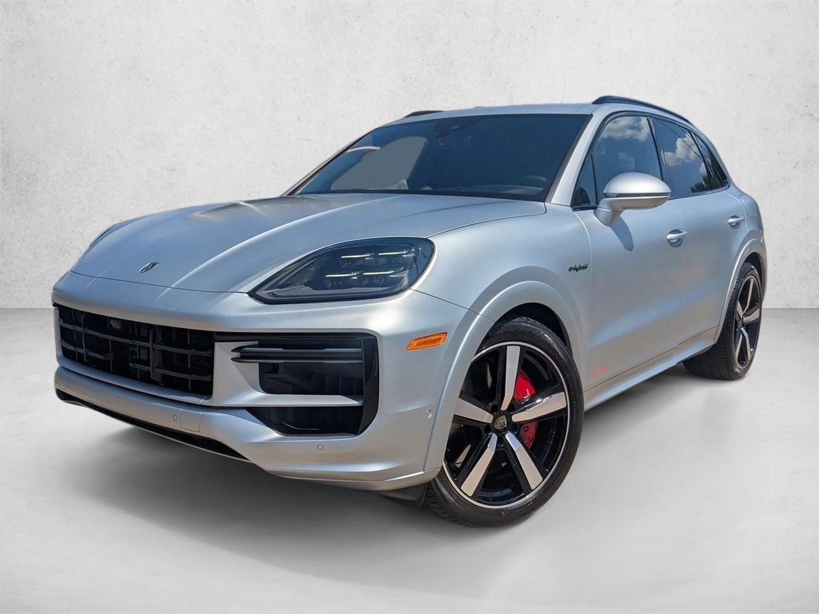 2025 Porsche Cayenne Turbo E-Hybrid's photo