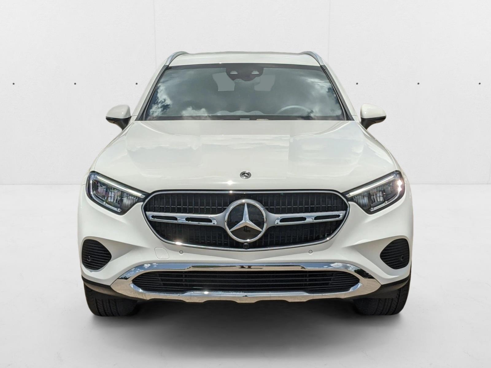 2024 Mercedes Benz GLC 300 photo 2