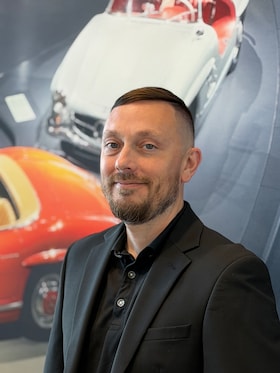 Staff member Brian Mcdonald from ID_4f3f0ce8a9de