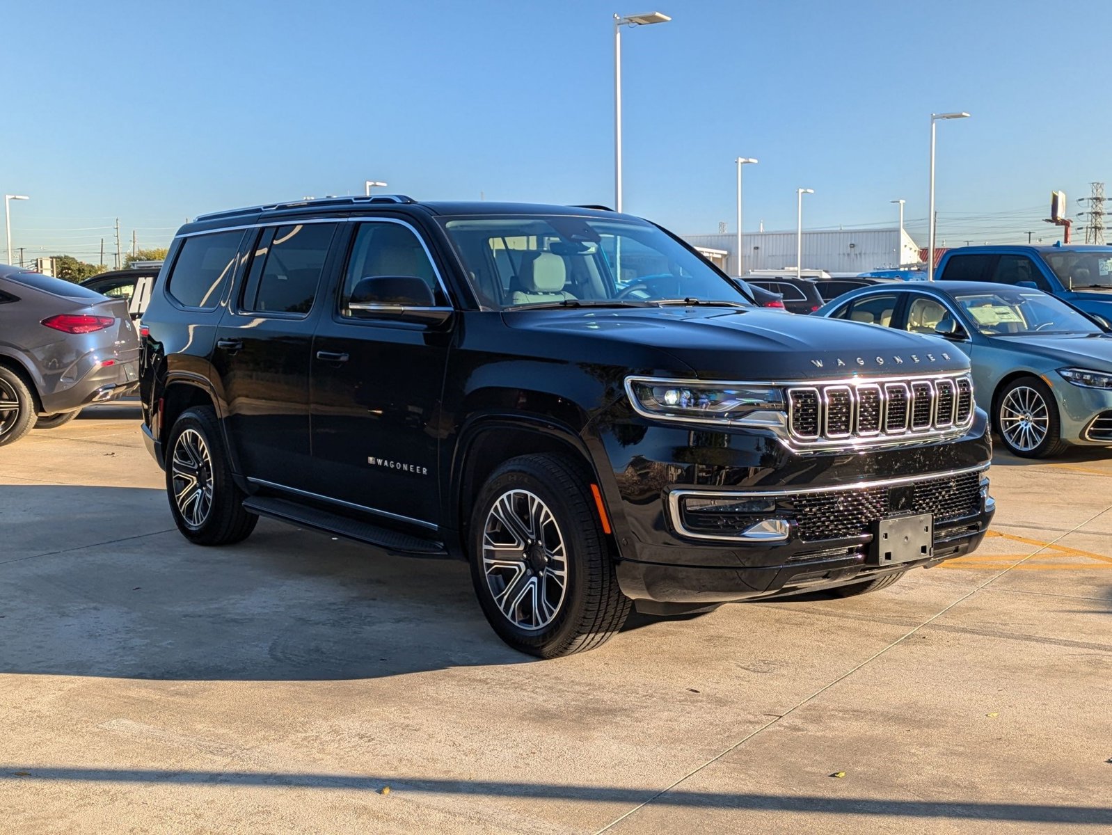 2024 Jeep Wagoneer Base photo 2