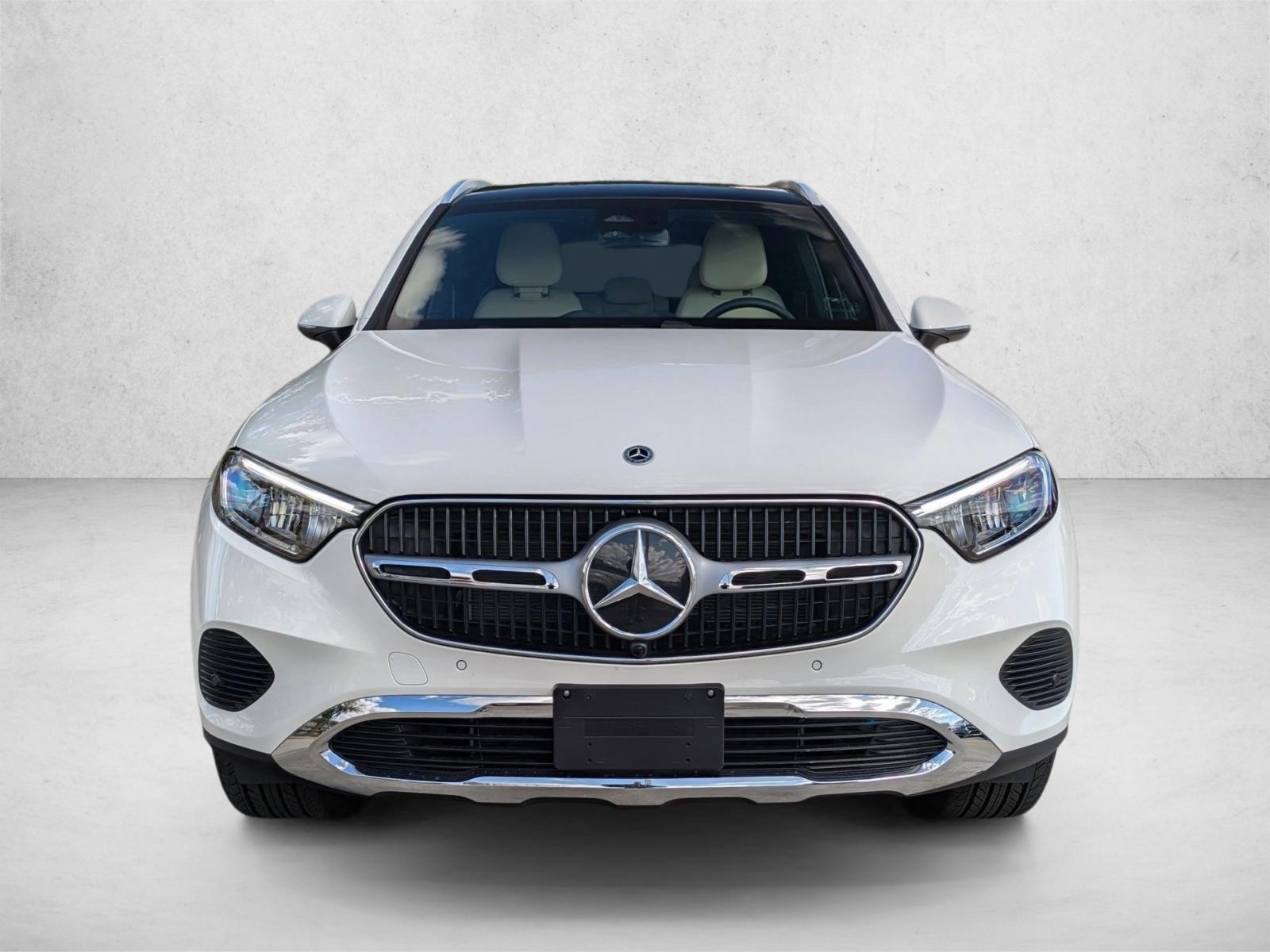 2025 Mercedes Benz GLC 300 photo 2