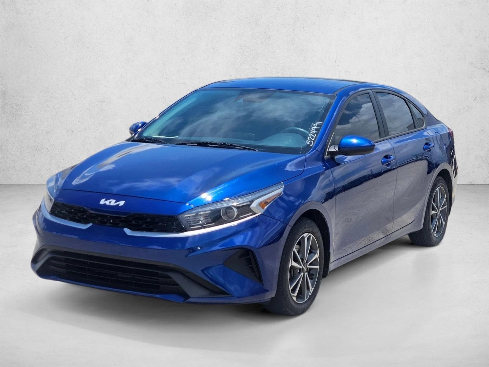 2023 Kia Forte LXS AT's photo