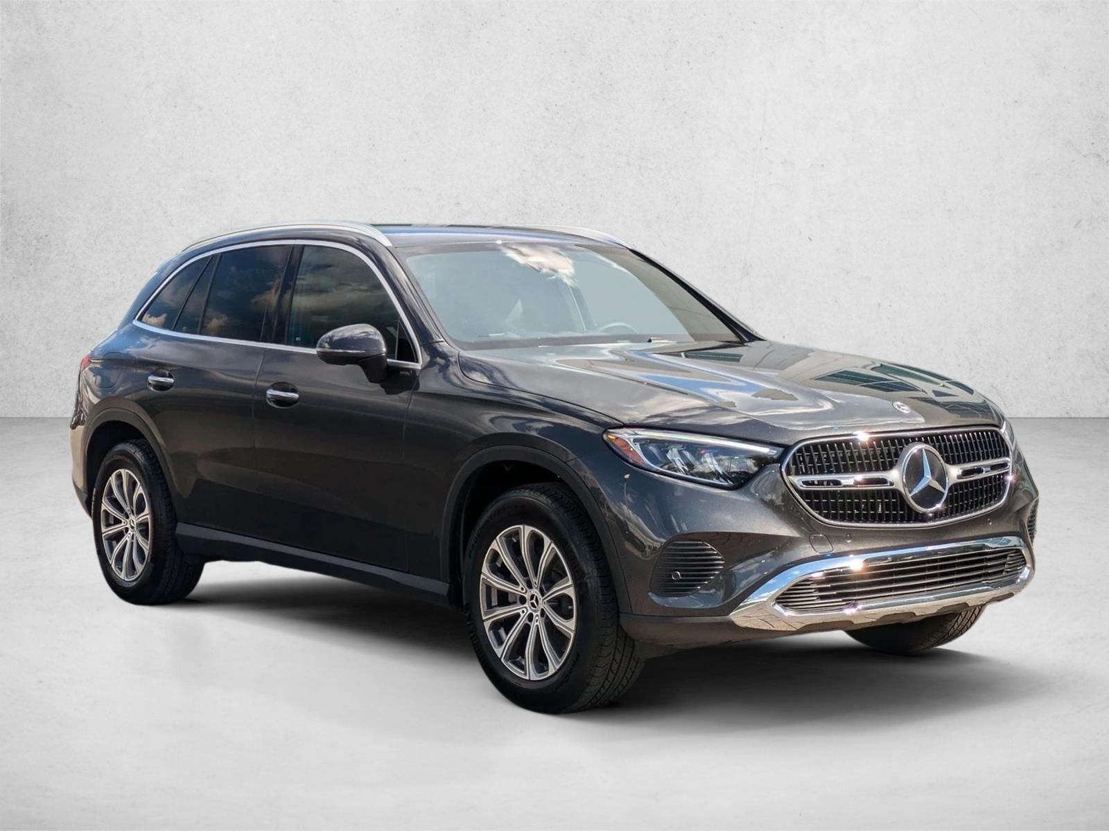 2025 Mercedes Benz GLC 300 photo 3