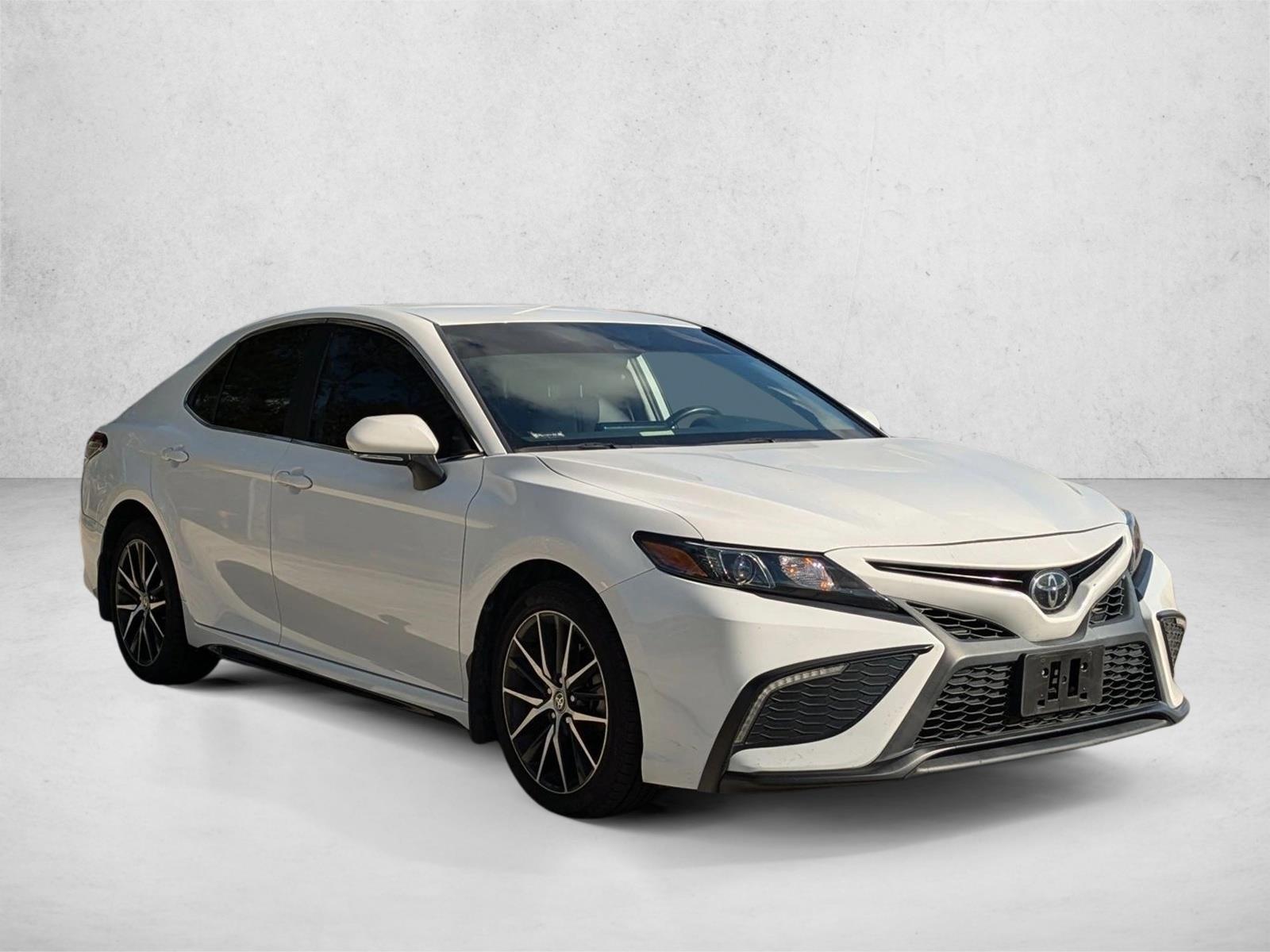 2023 Toyota Camry SE photo 3