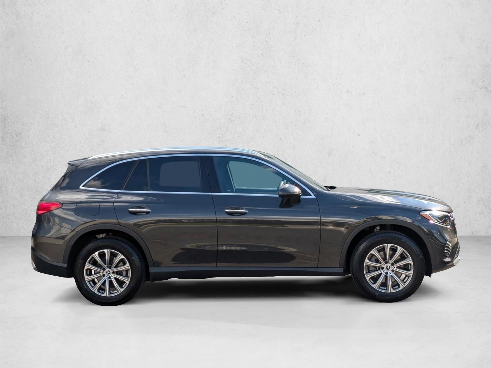 2025 Mercedes Benz GLC 300 photo 4