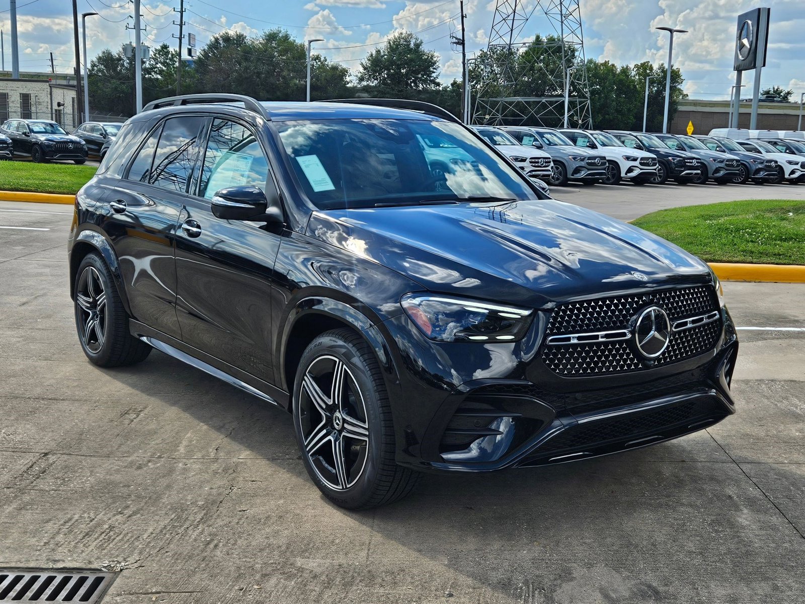 2026 Mercedes Benz GLE 580 4MATIC photo 3