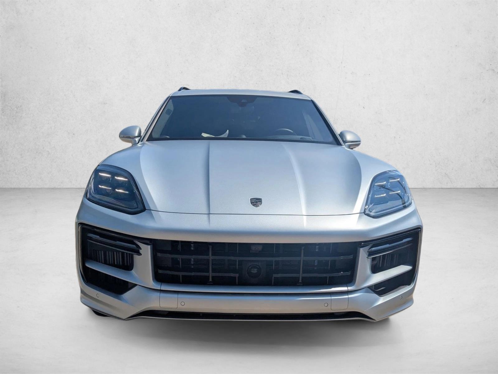 2025 Porsche Cayenne Turbo E-Hybrid photo 2