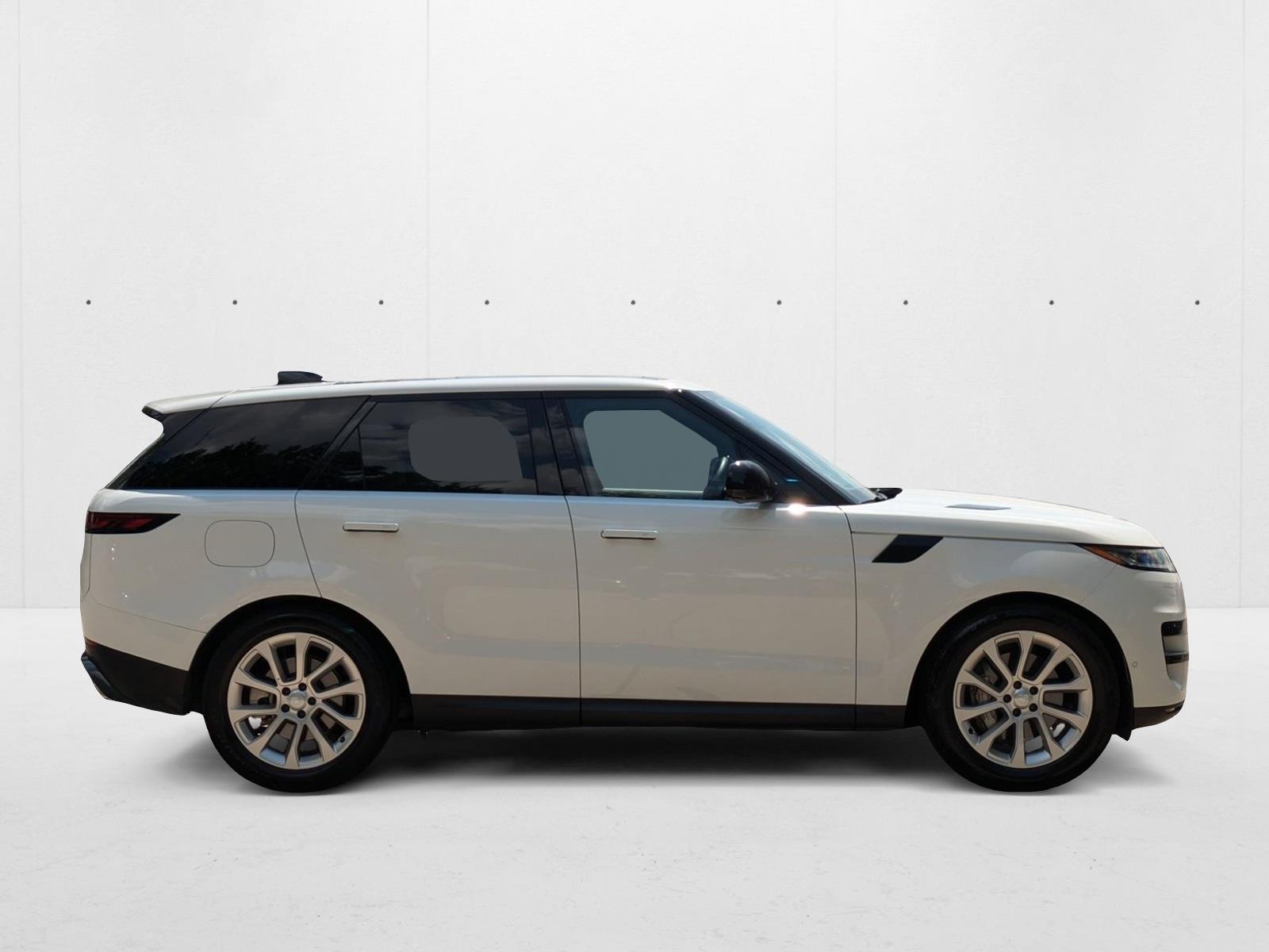 2025 Land Rover Range Rover Sport P360 SE photo 4
