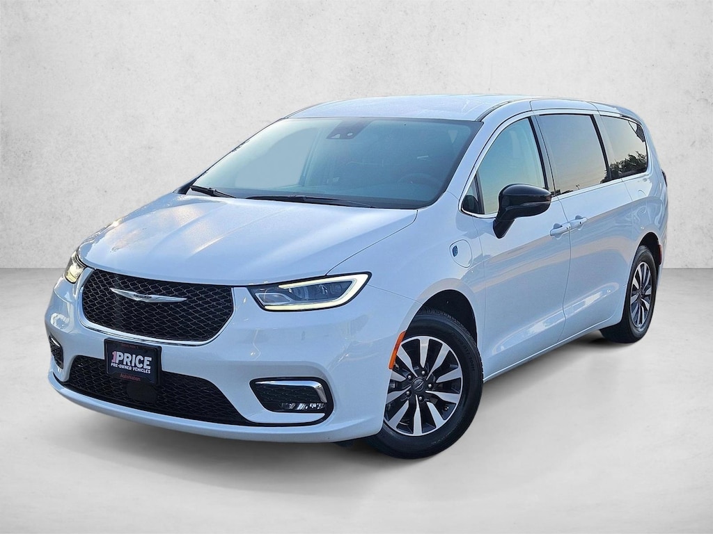 Used 2023 Chrysler Pacifica Touring L Van Passenger Van