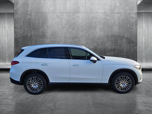 2025 Mercedes Benz GLC 300 4MATIC photo 4
