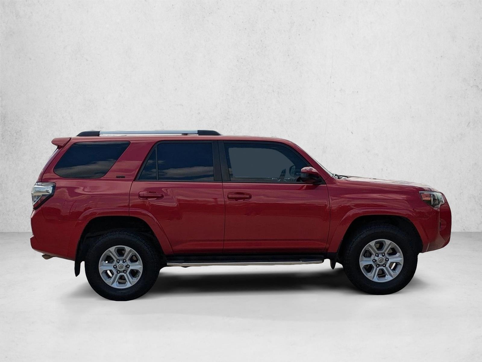 2019 Toyota 4Runner SR5 photo 3