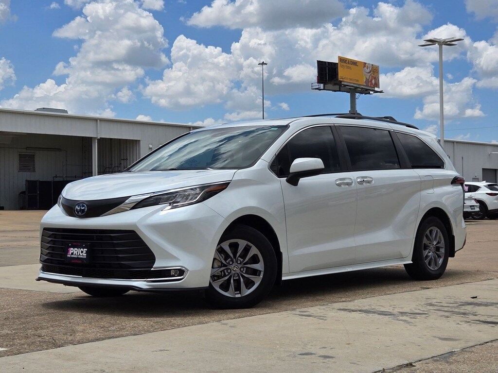 Used 2022 Toyota Sienna XLE 8 Passenger Van Passenger Van