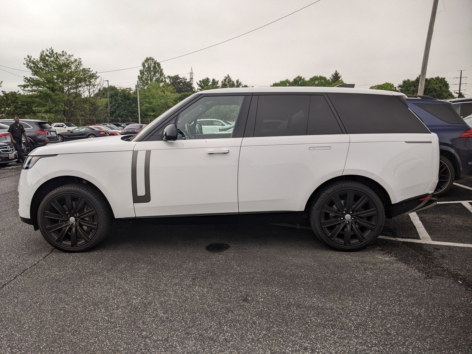 2023 Land Rover Range Rover SE photo 4