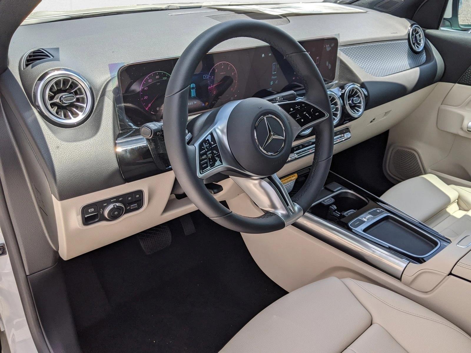 2025 Mercedes Benz GLA 250 4MATIC photo 3
