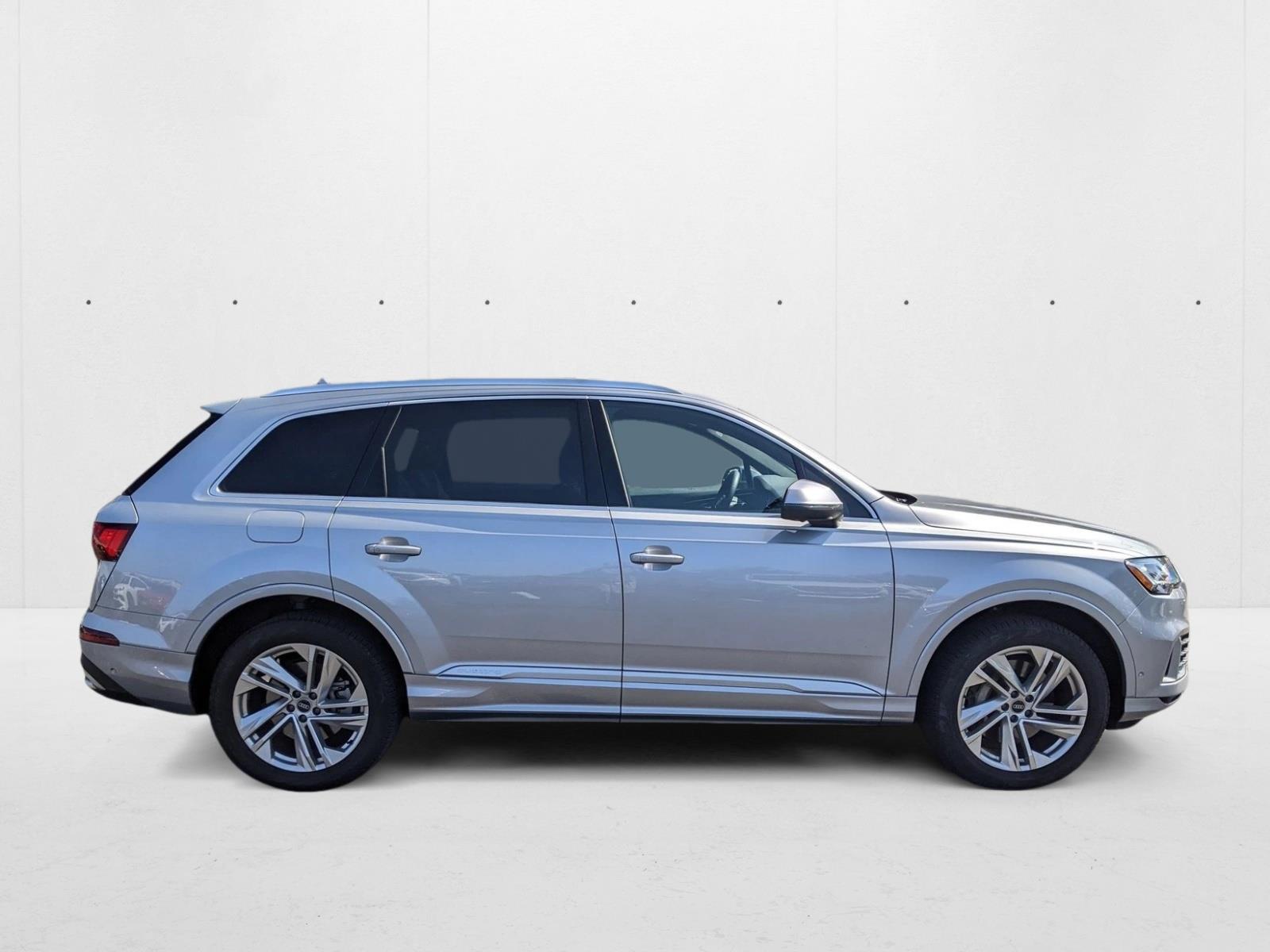 2021 Audi Q7 45 Premium photo 3