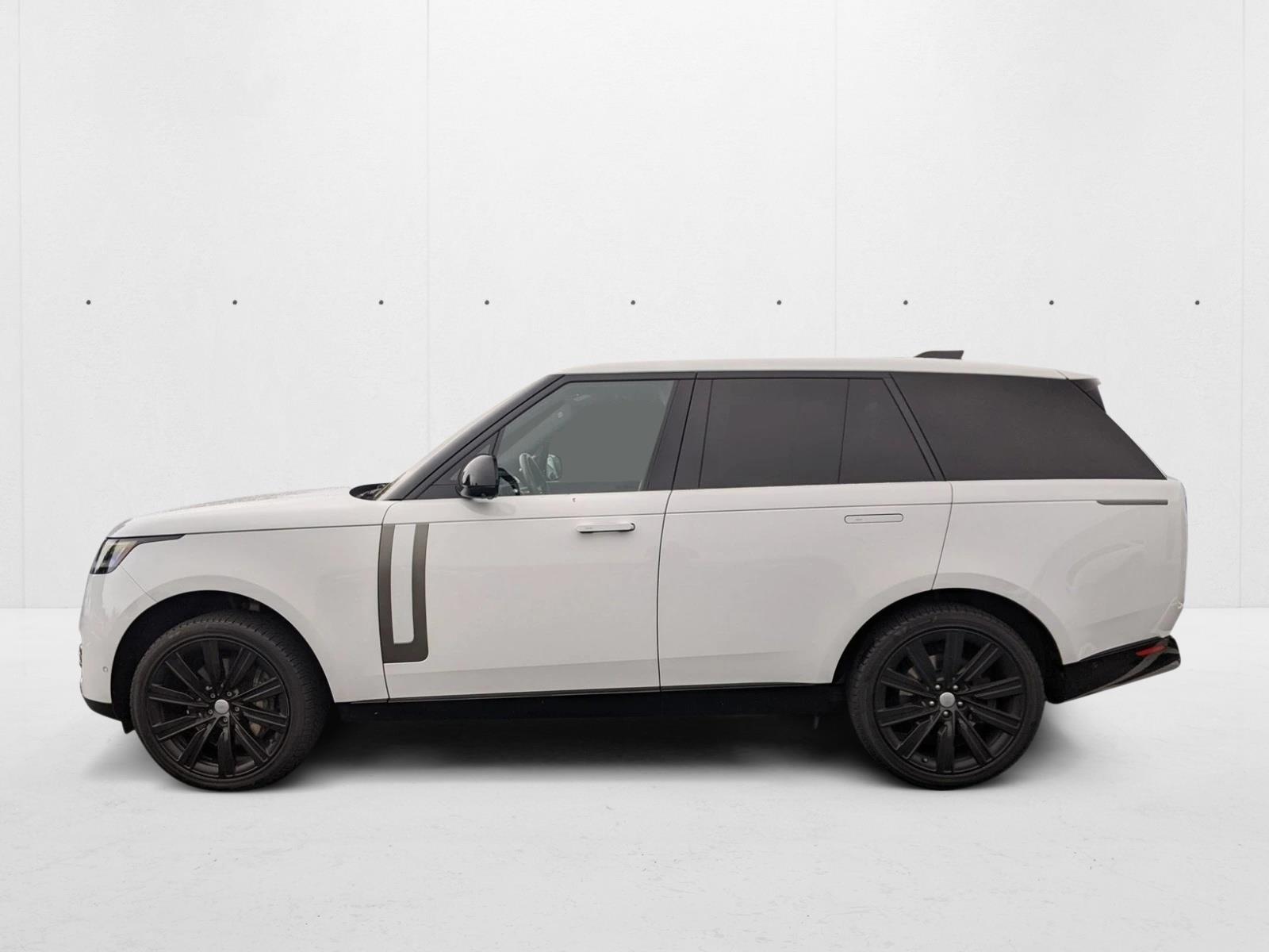 2023 Land Rover Range Rover SE photo 4