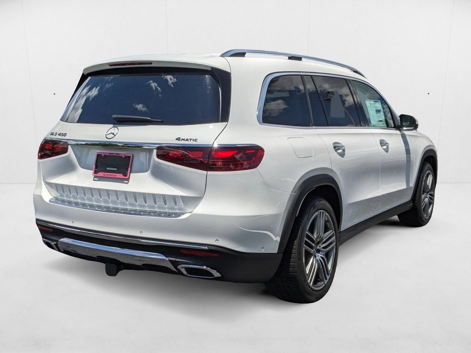 2024 Mercedes Benz GLS 450 4MATIC photo 2