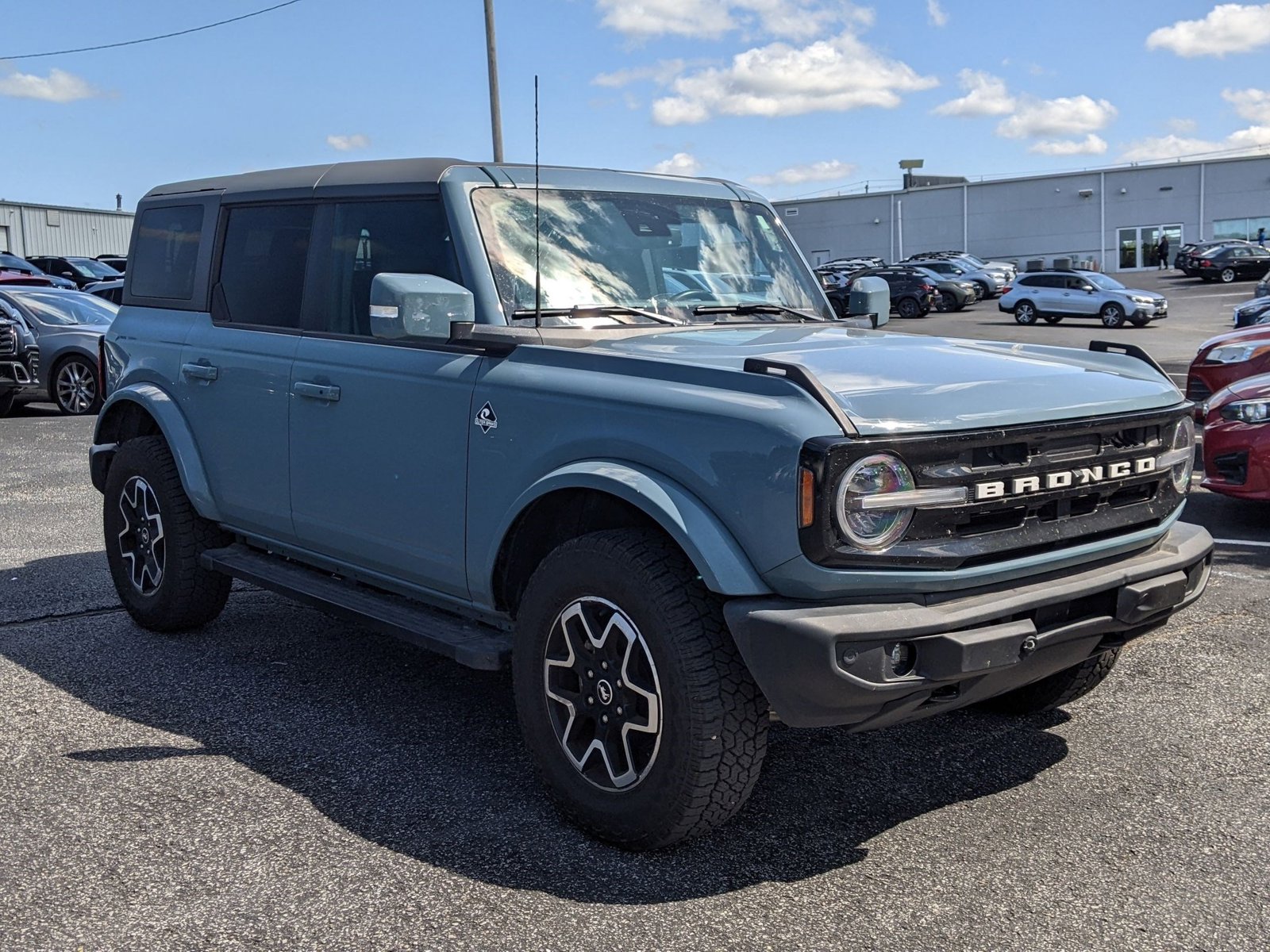 2023 Ford Bronco Outer Banks First Edition photo 2