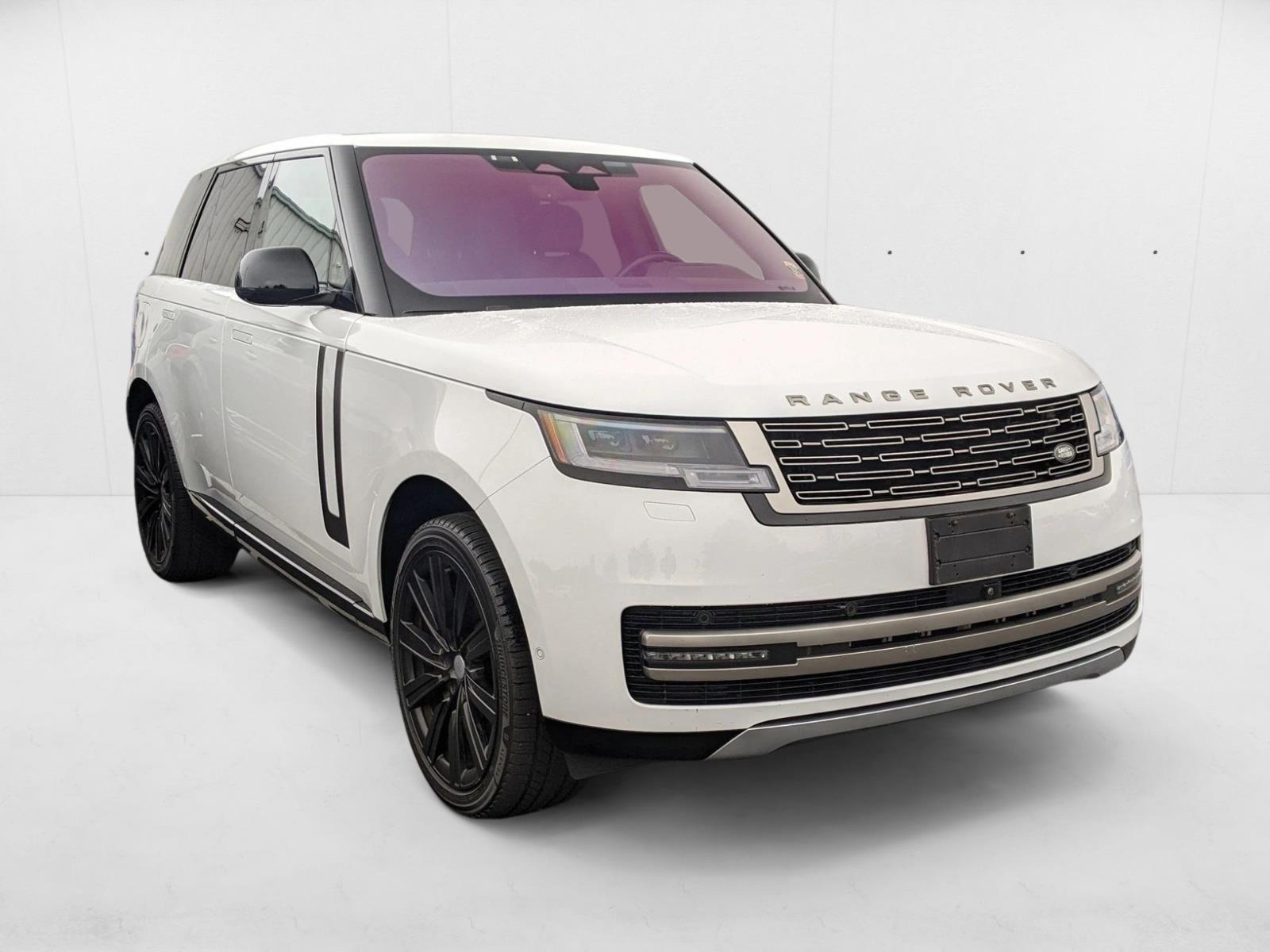 2023 Land Rover Range Rover SE photo 3